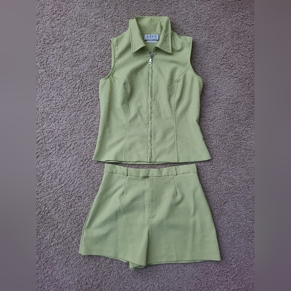 A. Byer Pants - A. Byer Light Green sleevess zip up Vest and Shorts Set.